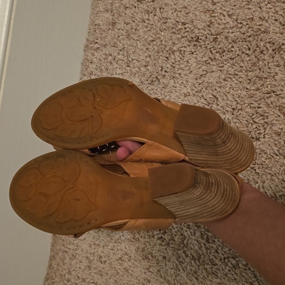 Born Leather Peep Toe Women's Tan Heeled Sandals Size 11 (07gw1) - Picture 9 of 10